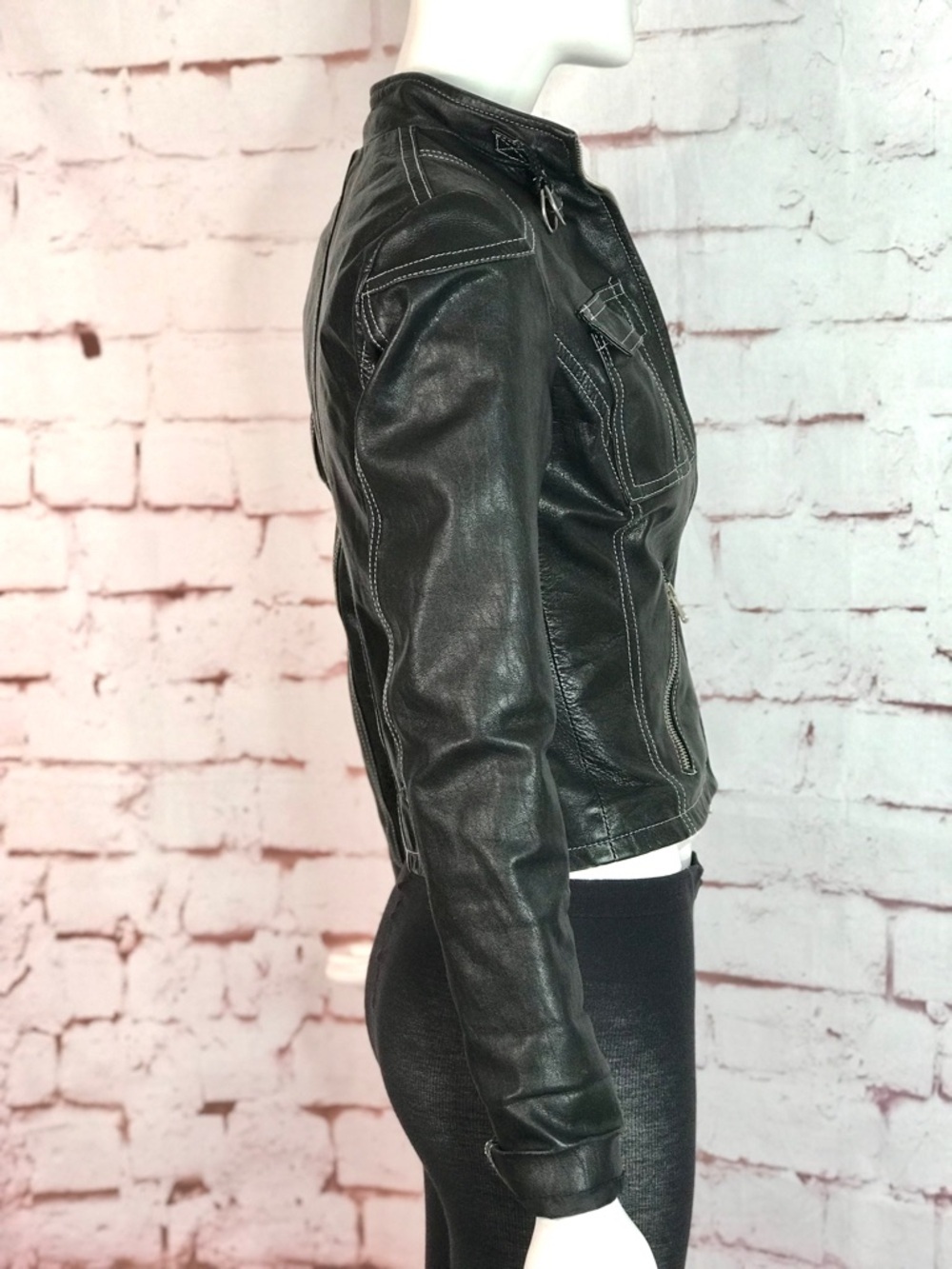 CARLO Moto Small Label EU Size 42 Jacket Black Leather White Stitching Juniors - Picture 11 of 16